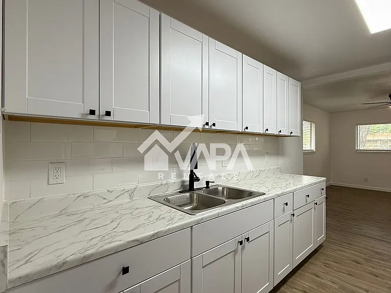 230 Craigmont Ln — Photo 3