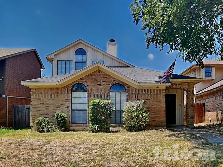 1715 Cordova Dr — Photo 2