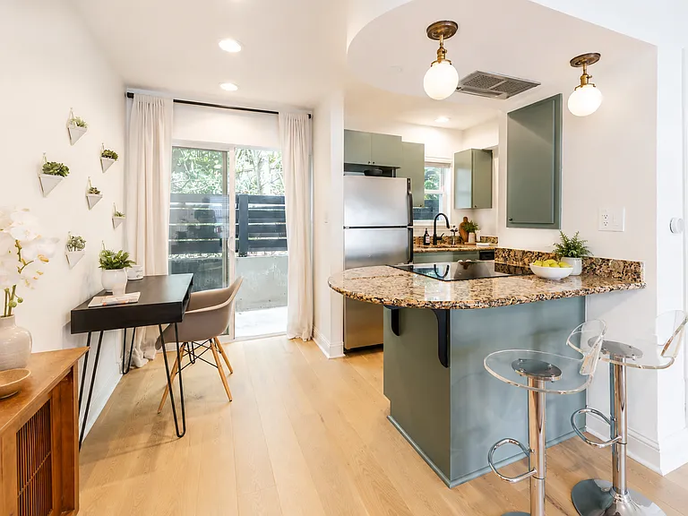 609 Blanco St #106 — Photo 7