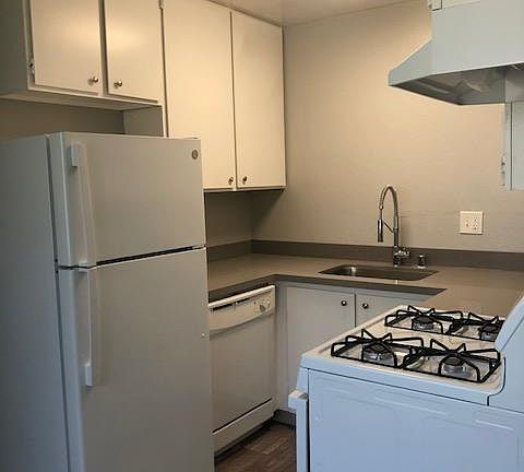 3rd image of 260 N Capitol Ave