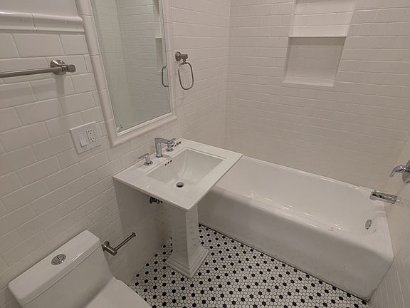 3rd image of 413 N Main St #34