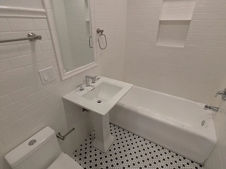413 N Main St #34 — Photo 3