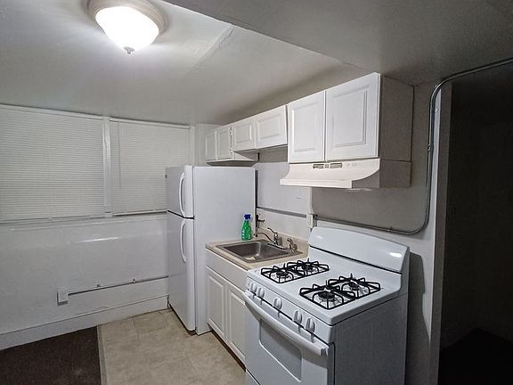 3rd image of 537 Gladstone Blvd #13