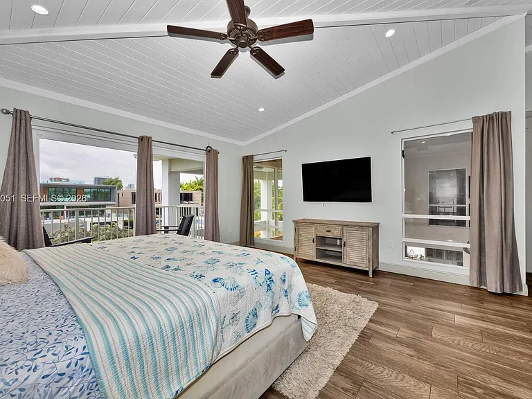 1076 NE Little River Dr — Photo 15