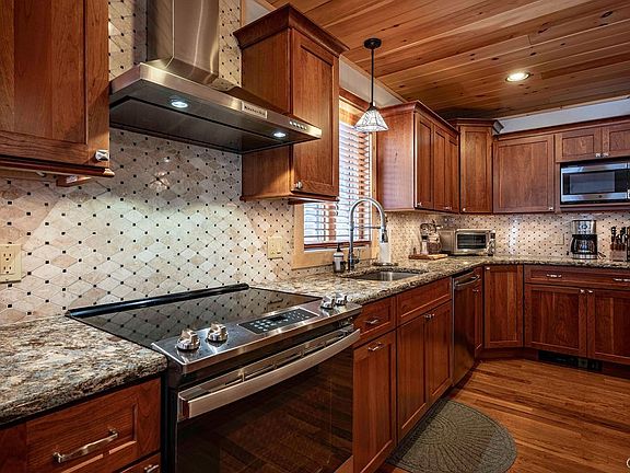 5th image of 75 Rocky Point Ln