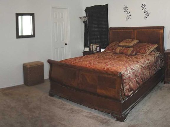 4th image of 1121 Dixon Cir