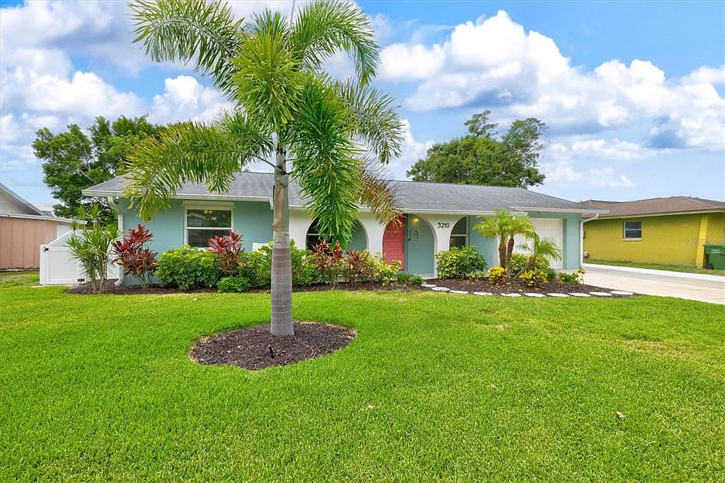 3 bed, 2.0 bath, 1105 sqft, $8,000 — Photo 1