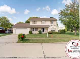 609 Linden Dr, Saint Joseph, IL