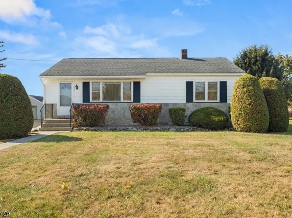 1741 Springtown Rd, Alpha Boro, NJ 08865