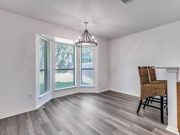 4th image of 741 Oak Park Dr