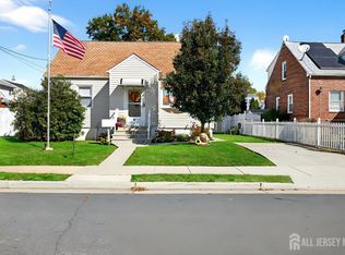 6 Elmwood Ave, Carteret, NJ 07008
