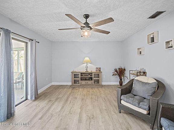 5th image of 2545 Raintree Lake Cir