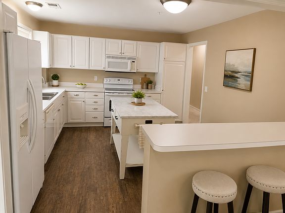 4th image of 28530 Carlton Way Dr