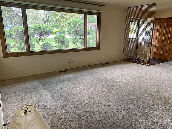 4th image of 5734 Howard Ave