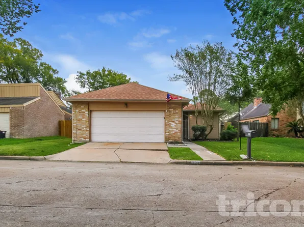 535 Shady Brook Dr, Stafford, TX 77477