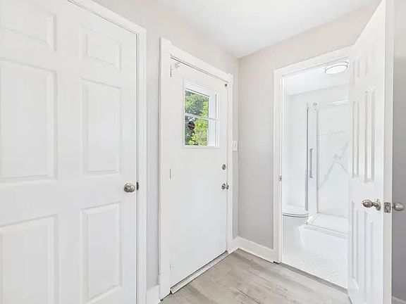 5th image of 5001 Warwick Rd