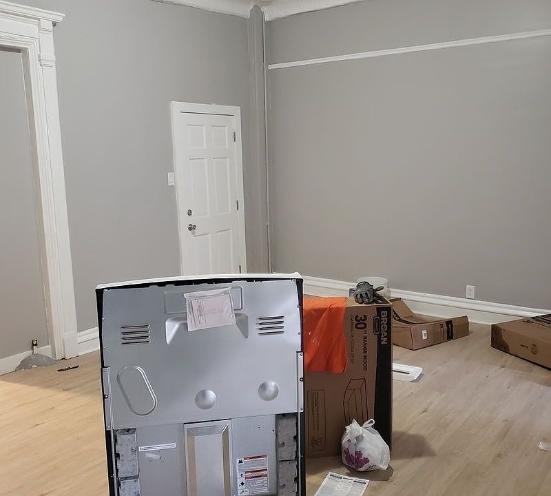 2nd image of 187 Hart St APT 1
