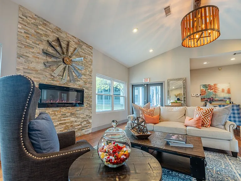 Woodhollow Apartment Homes — Photo 9
