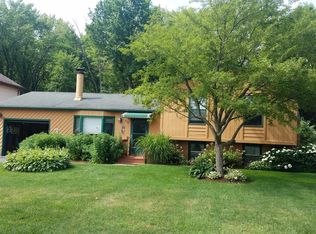 868 N Shore Dr, Crystal Lake, IL 60014