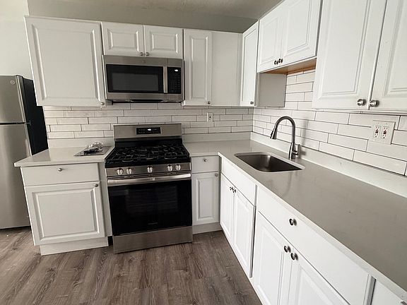 2nd image of 201 Dewey St #4