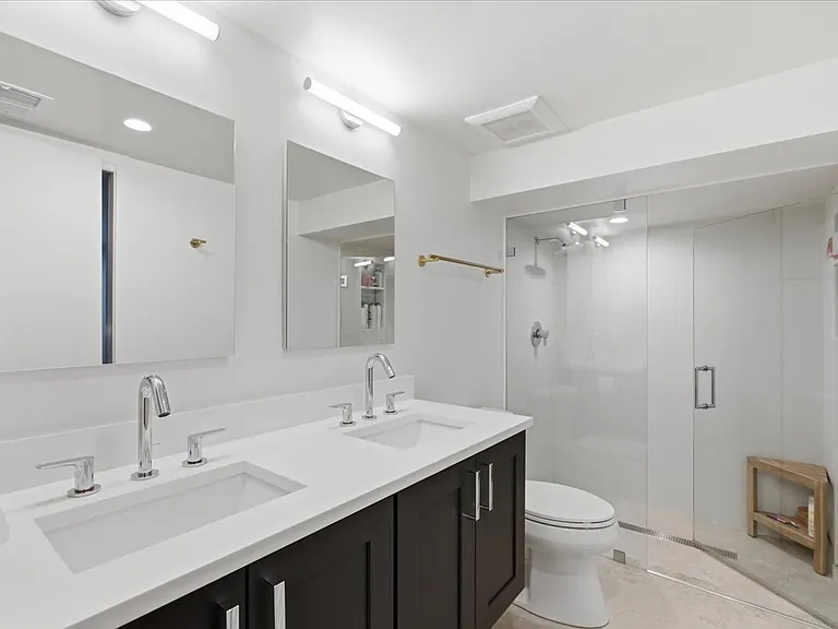 9237 Lincolnwood Dr — Photo 34