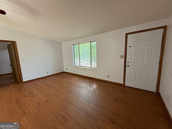 4th image of 20 Hill Rd