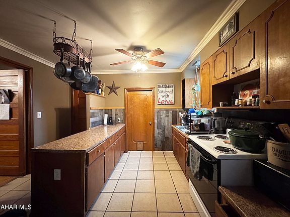 4th image of 99 Locust St