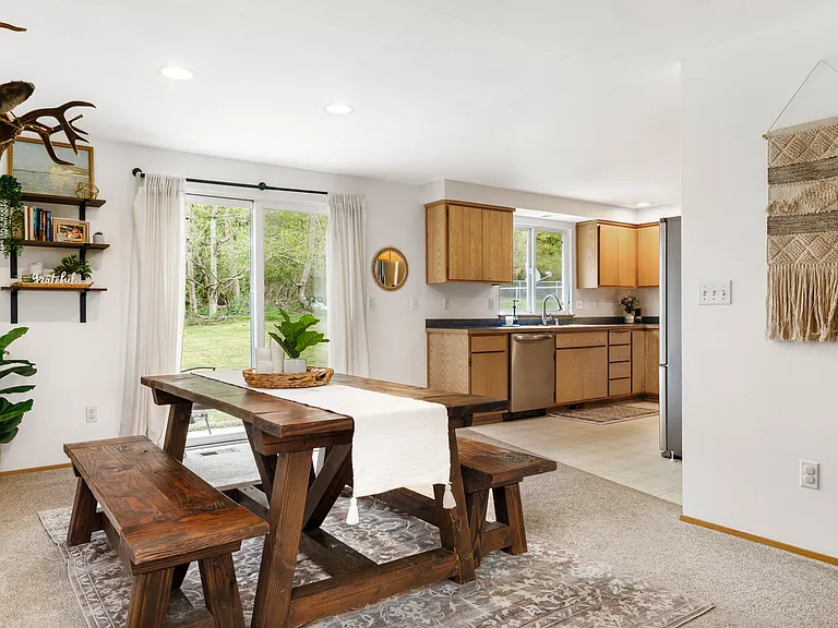 1257 Russell Dr — Photo 8