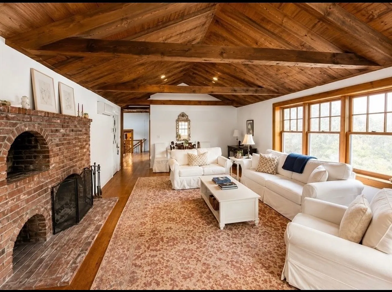 4 bed, 2400 sqft, $5,800 — Photo 4