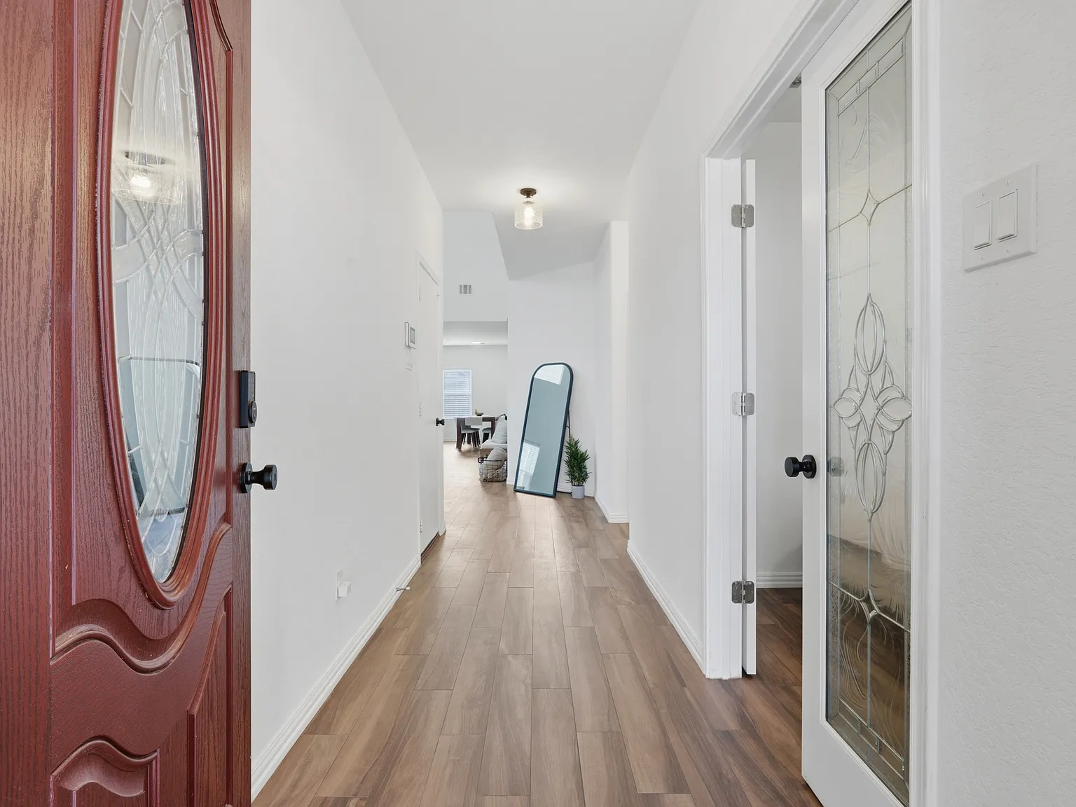 4 bed, 2513 sqft, $2,200 — Photo 3