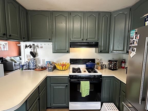4th image of 228 Embleton Rd