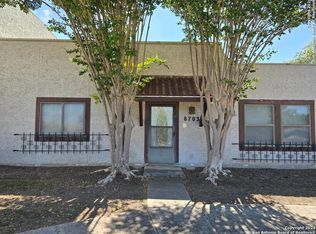 6703 Crown Rdg, San Antonio, TX 78239