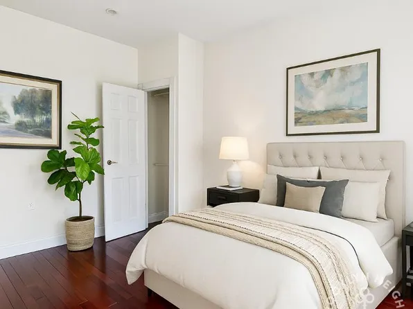 586 Pacific Street image 4 of 6