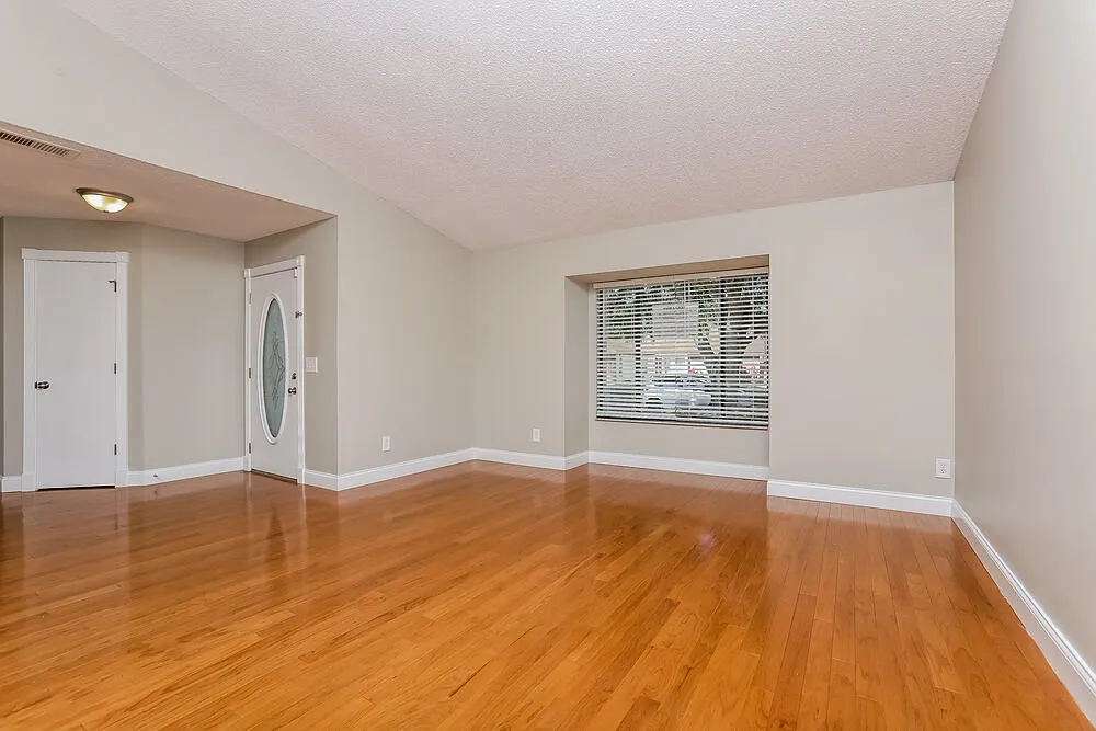 3 bed, 2.5 bath, 1428 sqft, $2,340 — Photo 4