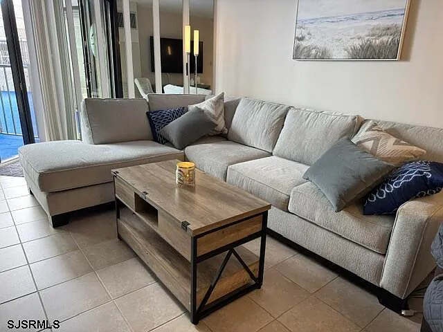 3 bed, 2.5 bath, $2,100 — Photo 4