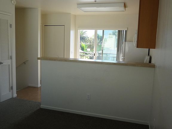 4th image of 585 E Harvard Blvd #201