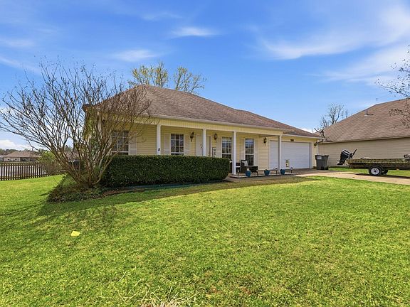 3rd image of 319 Lamplighter Dr