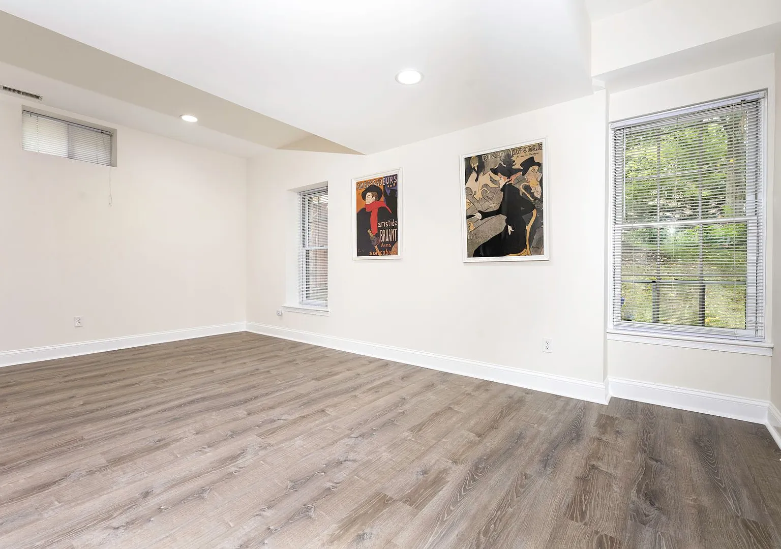 Beautiful and Spacious Lower Level Unit, Separate Entrance, Util. Included-Potomac, MD — Photo 2