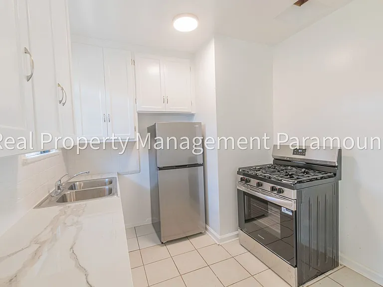 1460 S Orange Grove Ave — Photo 14