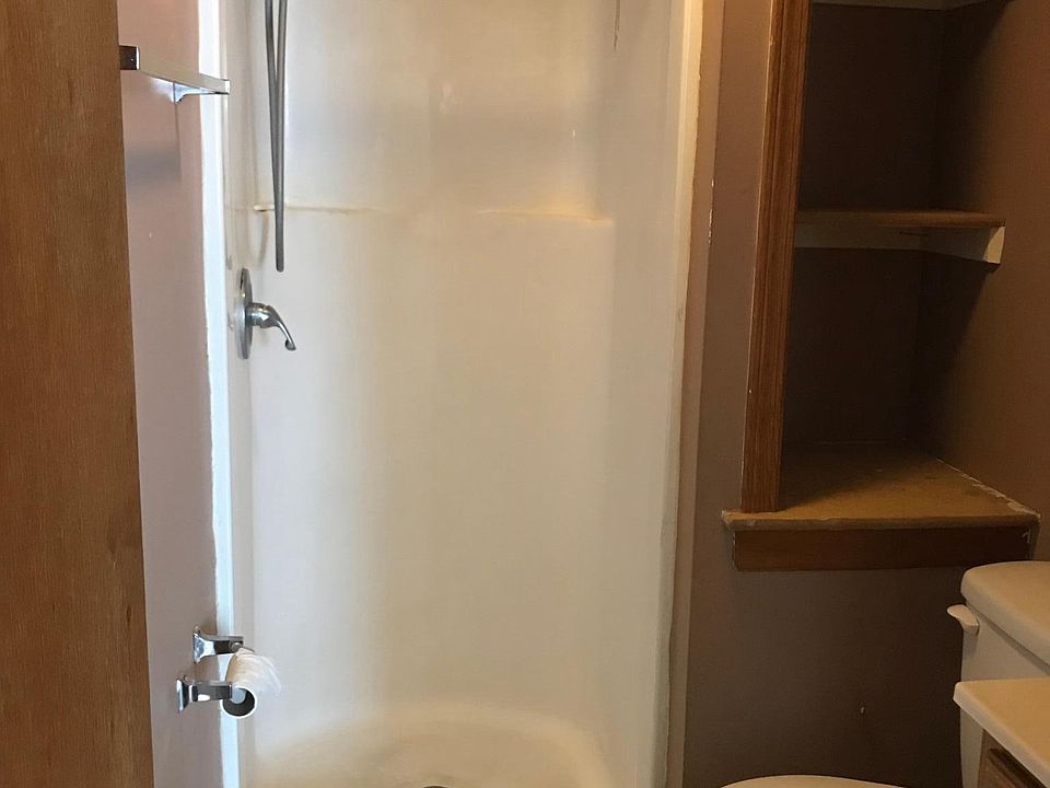 Bath. No tubs