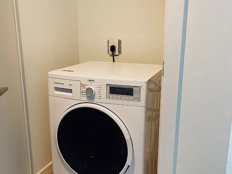 7 Smith Cres #302 — Photo 11
