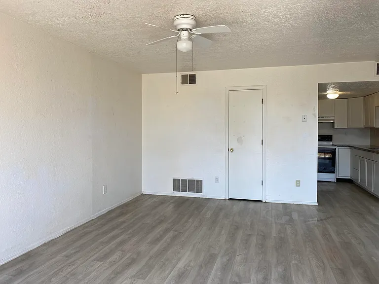 13 Homestead Dr #B-2 — Photo 2