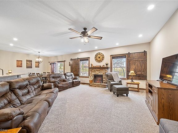 5th image of 31 Shannon Dr