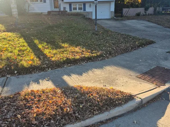 102 Dawn Dr, Mount Holly, NJ 08060