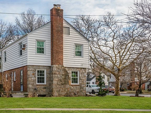 2nd image of 216 Franklin Ave #216
