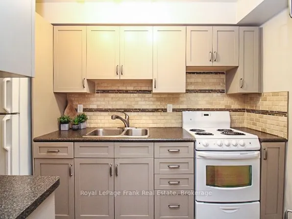 921 Armour Rd #216, Peterborough, ON K9H 7K5