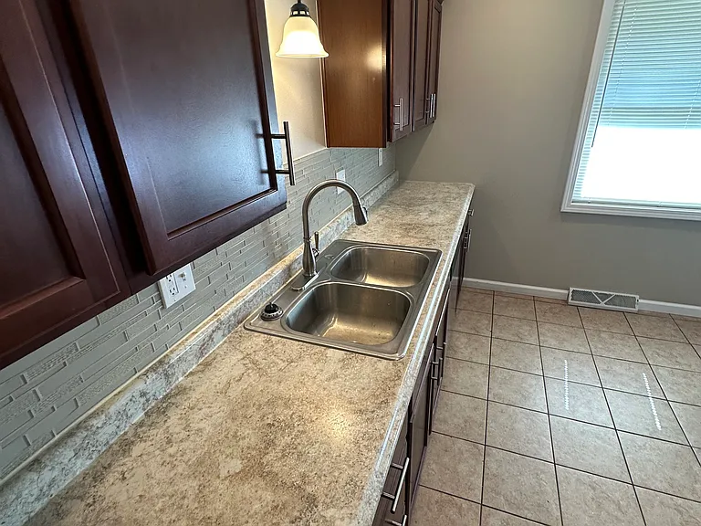 4933 N Oakley Ave — Photo 4