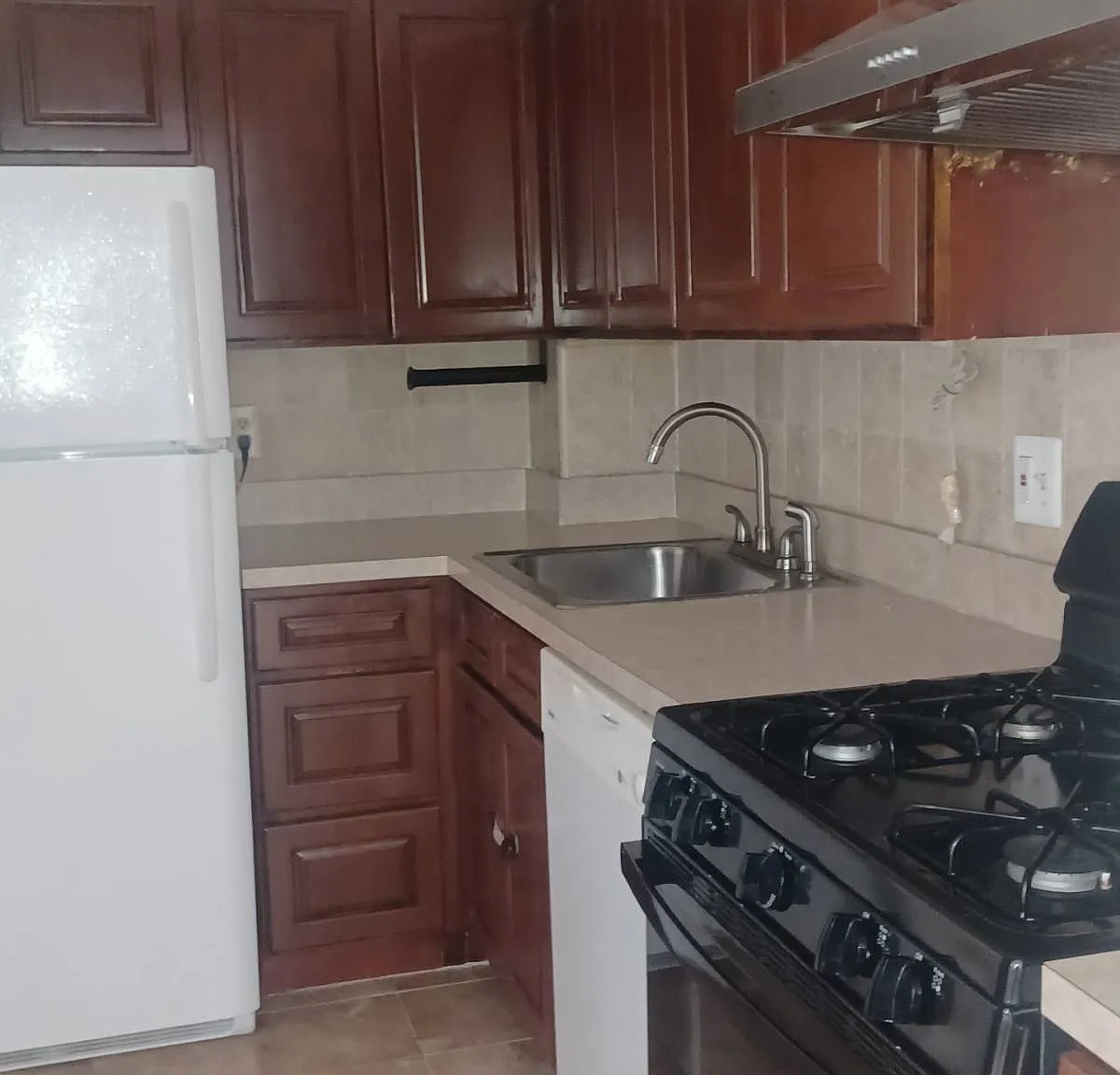 2 bed, 1.0 bath, 975 sqft, $2,700 — Photo 1