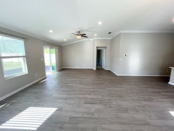 5th image of 33 Pickett Dr