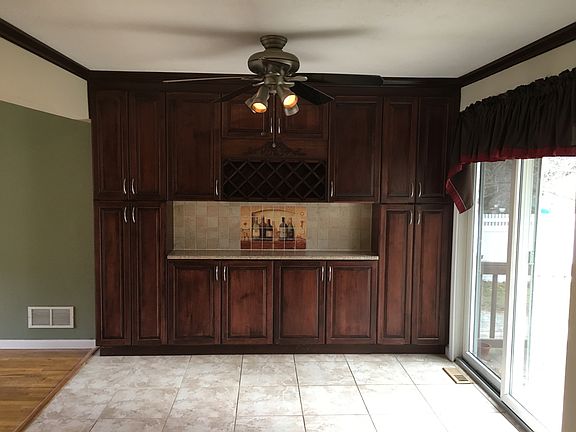 4th image of 90 Cornell Dr